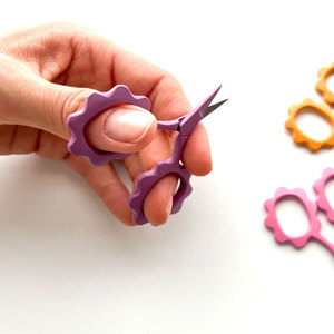 Factory Wholesale Mini Embroidery Scissors Flower Handle Precision <b>Thread</b> <b>Cutter</b> Custom Packaging - Product Image 5