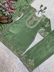 Robe traditionnelle indienne pakistanaise pour femmes, en soie verte brodée, longueur cheville, avec bordure dorée, coupe classique - Product Image 2