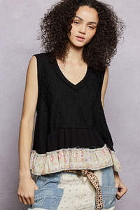 Camiseta sin mangas con textura y cuello en V con estampado floral POL - Product Image 6