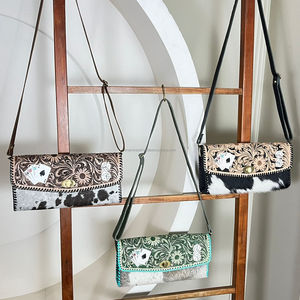 Sac bandoulière en cuir véritable artisanal avec motifs floraux et gaufrage, mini sac à bandoulière pour femme - Product Image 5