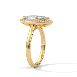 Anillo de oro amarillo de 14 quilates con diamantes cultivados en laboratorio, diseño minimalista con diamantes pavé laterales y diamante de corte marquesa en el lado frontal. - Product Image 2
