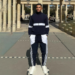 Conjunto Deportivo Ecológico para Hombre con Estampado de Bloques de Color, Chaqueta con Capucha y Cierre y Pantalones Largos, Transpirable - Product Image 1