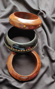 Meilleures ventes Bracelets personnalisés de forme ronde en bois de manguier et bracelet chaud en cristal de style religieux Bon prix Artisanat naturel - Product Image 2