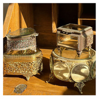 Boîtes à bijoux modernes en laiton moulé sous pression avec verre biseauté, couleur et taille personnalisées, vente en gros |   Boîte de rangement décorative antique faite à la main