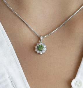 Collar con Colgante de Peridoto en Plata 925 con Baño de Rodio para Mujer, Forma de Flor, Cadena de Serpiente, Joyería Clásica para Uso Diario - Product Image 4