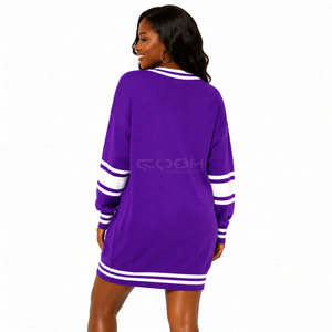 Cosh International Sorority Acrylic - Cárdigan largo morado con rayas blancas y bolsillos, cuello en V, vestido suéter de punto - Product Image 4
