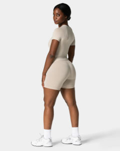 เสื้อยืดผู้หญิงแขนราแกลนทรงเข้ารูป ผ้าคอตตอนผสมสแปนเด็กซ์ คุณภาพพรีเมียม 100%  รับสกรีนโลโก้ตามแบบ - Product Image 5