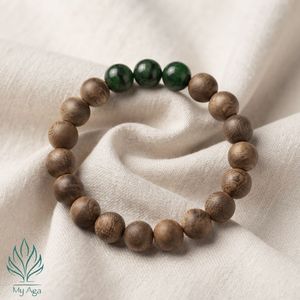 Pulsera de Agarwood de Vietnam de Grado Superior para Uso Diario AL-SG.02.10.004 con 16 Cuentas de Agarwood Natural y 3 Cuentas de Coral Verde - Product Image 3