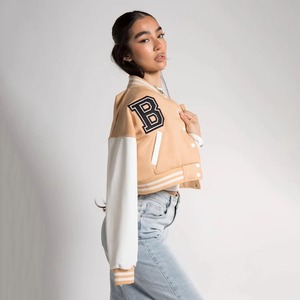 Chaqueta Varsity Corta Personalizada para Mujer, Estilo Béisbol, Chaqueta Universitaria, OEM ODM, Tejido de Lana Teñido Resistente al Viento - Product Image 3