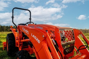 รถแทรกเตอร์ขนาดเล็ก Kubota L2502 ขับเคลื่อนสี่ล้อ เครื่องยนต์ดีเซลสามสูบ พร้อม PTO 540 แรงม้า สำหรับอุปกรณ์การเกษตรที่มีประสิทธิภาพ - Product Image 6