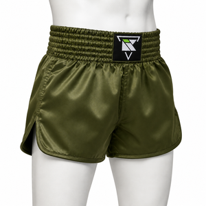 Shorts de boxe thaïlandaise en satin vert olive pour hommes avec logo imprimé sur le devant pour l'entraînement et la compétition de Muay Thai et de kickboxing - Product Image 2