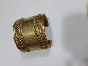 Pulseras y brazaletes de moda de latón únicos para accesorios de moda hechos a mano de La India a la venta a granel - Product Image 6