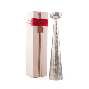 Ensemble de brûleurs d'encens au sol texturés dorés, élégants et hauts, avec supports coniques, créant une décoration de luxe pour la maison du Moyen-Orient - Product Image 6