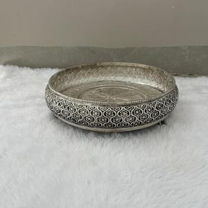 Urli floral plat à fines sculptures - Product Image 3