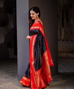 Sari de seda negro y rojo con borde dorado Zari, traje tradicional indio para bodas, para mujeres - Product Image 3