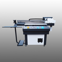 Printer UV Flatbed 9060 Hemat Biaya 3 Printhead F1080 A1 Perangkat Lunak Flexiprint Kurva Warna ICC yang Dioptimalkan