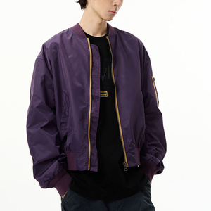 Chaqueta Híbrida Tech-Varsity para Hombre – Tejido de Alto Rendimiento en Gris Carbón con Mangas Resistentes al Viento y Codos Articulados - Product Image 4