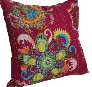 Nouvel arrivage de housses de coussin indiennes faites à la main en coton Kantha de 16x16 pouces coussins de canapé ethniques décoratifs matelassés - Product Image 1