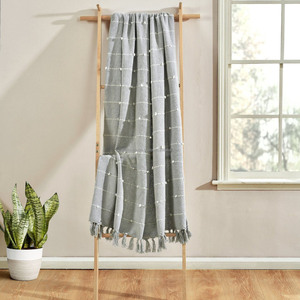 Manta de sofá tejida a mano de algodón suave con textura a rayas y borde de flecos de borlas hecho por artesanos tejedores indios - Product Image 4