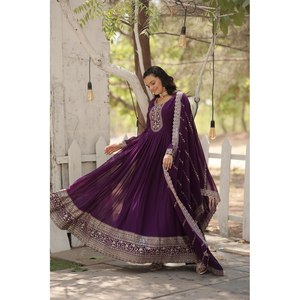 Vestido de Noche Negro con Dupatta de la Colección LW-9179 de LIKSHA, Talla M-38 - Product Image 4