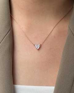Colliers pendentifs en diamant triangulaire de 1 carat, cultivé en laboratoire, serti à griffes, en or massif 14k 18k, collier délicat à superposer, bijoux de luxe pour femmes, vente en gros - Product Image 5