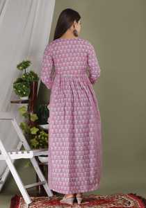 Vestido largo informal de algodón con estampado batik rosa para mujer, estilo étnico para uso diario. - Product Image 3