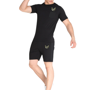 ชุดเสื้อยืดและกางเกงขาสั้นสีดำสำหรับผู้ชาย คอกลม สวมใส่สบายในฤดูร้อน พิมพ์ลายโลโก้นกอินทรี ผ้าถักระบายอากาศได้ดี - Product Image 3