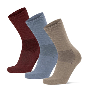 Chaussettes de sport montantes en polyester/coton respirantes, confortables et écologiques de haute qualité pour femmes – Idéales pour le basketball et le style décontracté - Product Image 5