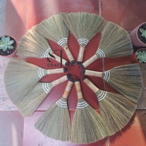 Juego Ecológico de 2 Escobas de Hierba Natural Hechas a Mano, Escobas Tradicionales Vietnamitas de Paja, Suaves, Duraderas y Ligeras para Uso Doméstico y de Jardín - Product Image 5