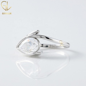 Anillo de compromiso solitario con moissanita talla pera y diseño en espiral, anillo de boda de oro blanco de 10K con engaste de media montura de este a oeste para mujer - Product Image 2