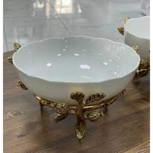 Tazón Redondo de Metal Blanco de Alta Demanda con Base de Hoja de Oro, Diseño Glamuroso, Superficie Pulida, para Servir Alimentos, Plato Decorativo para Fiestas - Product Image 1
