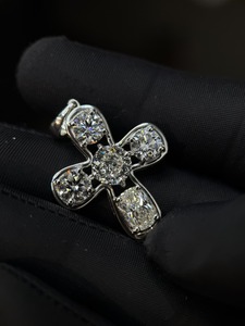 จี้เพชรทรงเอเมอรัลด์คุณภาพสูง ประกายเจิดจรัส ทนทาน ตัวเรือนทองคำแท้ 14K หรูหรา เหมาะเป็นของขวัญวันเกิดหรืองานแต่งงาน - Product Image 4