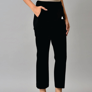 Pantalones Culottes Negros para Mujer, Cintura Media, Cierre Elástico, Color Sólido Informal, Largo hasta la Pantorrilla, con Bolsillos, Logotipo en la Pierna Derecha - Product Image 2