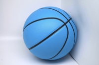 Ballon de basketball bleu clair uni en PU taille 7 avec chambre à air en caoutchouc naturel butyle pour personnalisation OEM