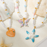 Collier ras du cou en acier inoxydable plaqué or avec perles baroques, fait main, hypoallergénique, motif cœur et papillon, bijou cadeau