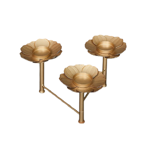 Portavelas artístico de metal para accesorios de lujo para el hogar, decoración elegante de Uttar Pradesh, grande con acabado dorado. - Product Image 3