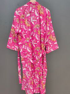 Bata Larga para Mujer con Estampado Floral Rosa, Ecológica, Cuello en V, Manga Tres Cuartos, Tela de Algodón Suave, Informal, para Verano - Product Image 5