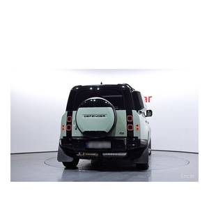 Land Rover Defender 110 D300 75e Anniversaire Novembre 2023 27 886 km Volant à Gauche Diesel Boîte Automatique avec Caméra Arrière - Product Image 4