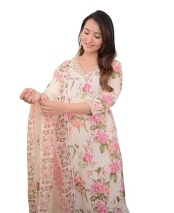 ชุดคุर्ติสามชิ้น ดีไซน์ดอกไม้สีขาว สวยหรู ดูดี มีระดับ คุณภาพเยี่ยม - Product Image 1