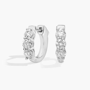 Pendientes de Aro Huggie de Oro Blanco de 14K con Diamantes Cultivados en Laboratorio de Corte Redondo - Product Image 1