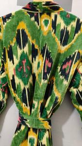 Bata de Terciopelo de Algodón 100% Ecológica Reversible con Estampado Ikat Verde, Manga Larga, Estilo Envolvente, Kimono para Mujer - Product Image 6