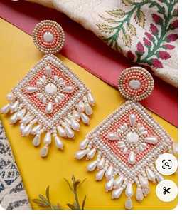 Boucles d'oreilles brodées de perles de qualité supérieure avec un design artistique unique pour tenues traditionnelles et modernes – Broderie artisanale - Product Image 2