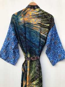 Bata de Baño de Seda Suave Regal House Wear, Bata Multicolor para Dormir, Kimono de Seda Reciclada Vintage de la India al por Mayor - Product Image 6