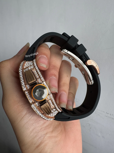 Montre de luxe pour homme avec diamants Moissanite, design Hip Hop, boîtier serti de pierres, bracelet en caoutchouc personnalisé - Product Image 3