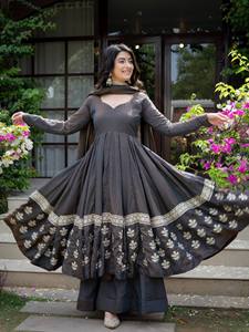 Women's Black Embroidered <b>Lehenga</b> Set With <b>White</b> Floral Border Traditional Indian Pakistani Wedding Wear Floor-Length Loose Fit - Product Image 2