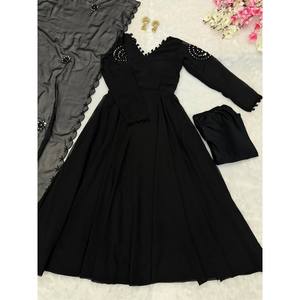 Ensemble de tenue de soirée en mousseline de soie avec broderie et travail de miroir véritable, hauts à manches trois-quarts - Product Image 4