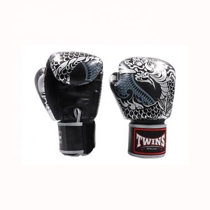 Guantes de Boxeo Twins Edición Dragón Negro, Guantes Profesionales de Entrenamiento y Sparring para Muay Thai, Kickboxing, MMA y Sanda - Product Image 1