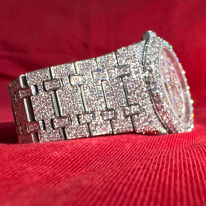 Montre de luxe 2026 entièrement sertie de diamants, mouvement quartz ETA, étanche, style antique, pour homme, avec boîte, vente en gros - Product Image 1
