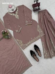 Ensemble Sharara élégant de la collection Premium en crêpe avec broderie et dentelle fantaisie – Fournisseur de vêtements ethniques de Surat - Product Image 3