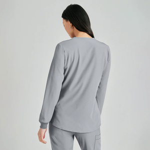 Blusa Médica Gris para Mujer, Manga Larga, Cierre de Botones, Poliéster/Nailon Microelástico, con Bolsillos para Detección de Agujas - Product Image 2